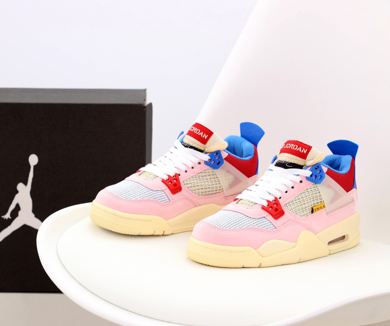 Nike Air Jordan 4 Retro. 4