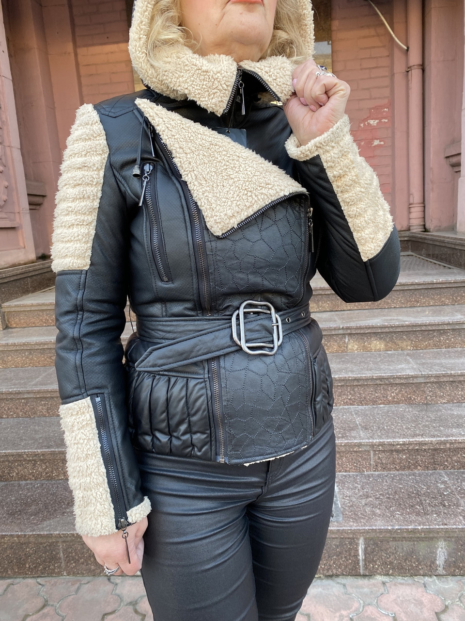 Дублянка жіноча авіатор коротка чорна з капюшоном, фото 1