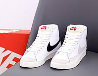 Высокие кроссовки женские белые с серым и черным лого Nike Blazer Mid. Женская обувь белая Найк Блейзер