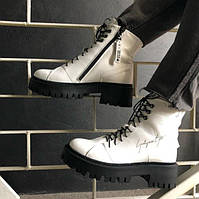 Зимові жіночі чоботи на шнурівці з написами білі з чорним 39 розмір - 25,5 см