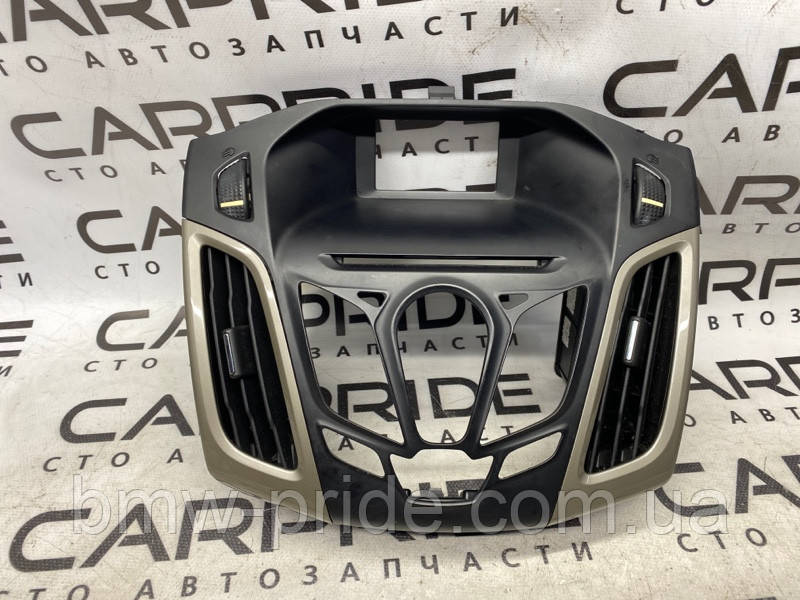 Накладка торпеди FORD Focus 3 2.0 2012 (б/у)