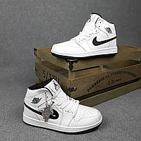 Женские кроссовки тренд белые с черным Nike Air Jordan 1 Retro. Обувь женская высокая Найк Аир Джордан 1 Ретро