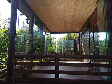 Скління дерев'яної тераси