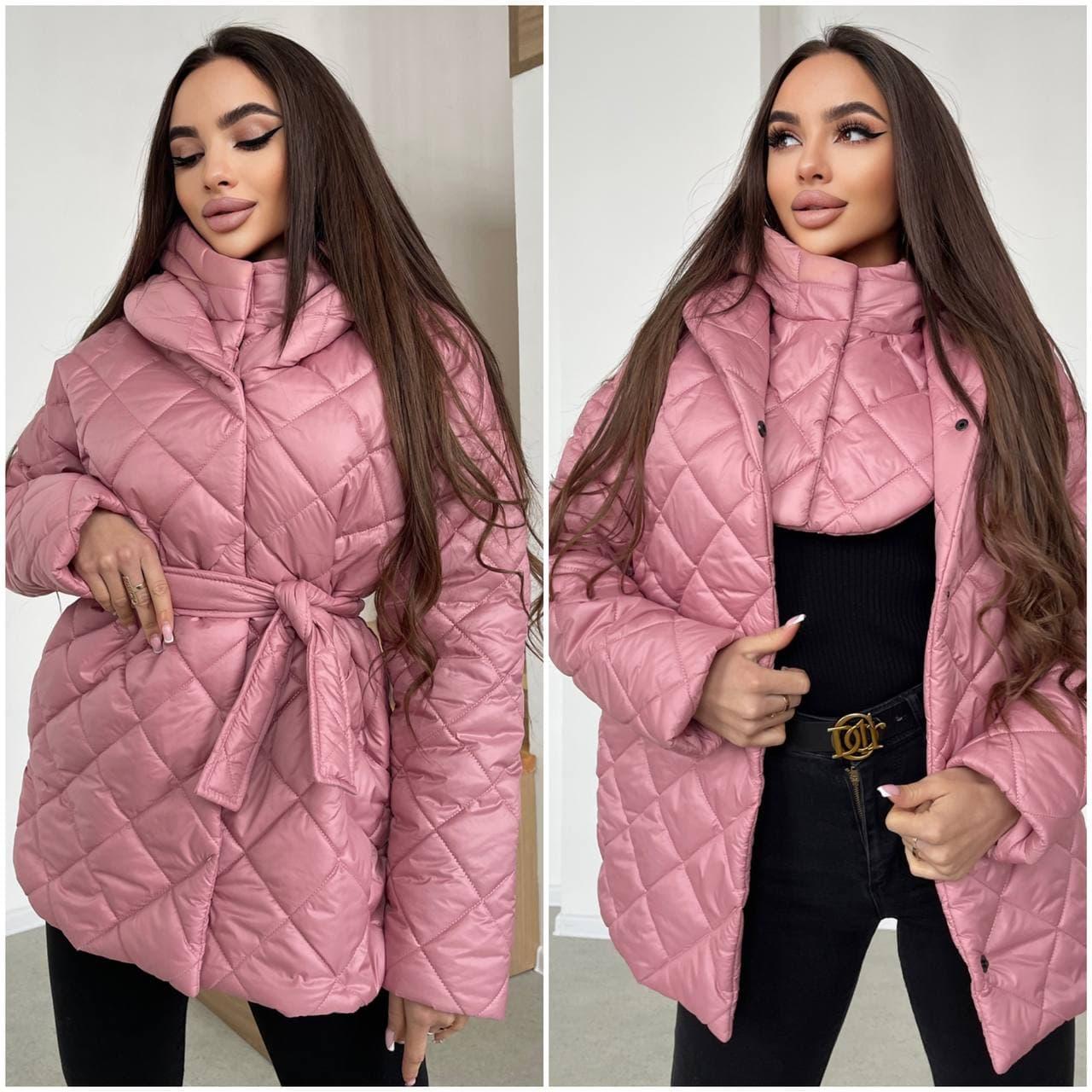 Куртка жіноча тепла стьобана оверсайз крою з поясом та зйомним капюшоном Gsa1963