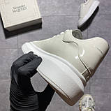 Жіночі кросівки Alexander McQueen White Crema, лаковані шкіряні кросівки александр макквін, фото 4