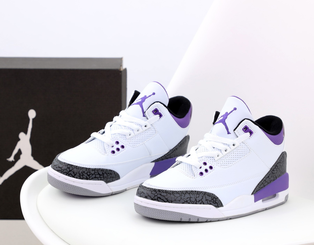 Жіночі білі кросівки Nike Air Jordan 4 Retro