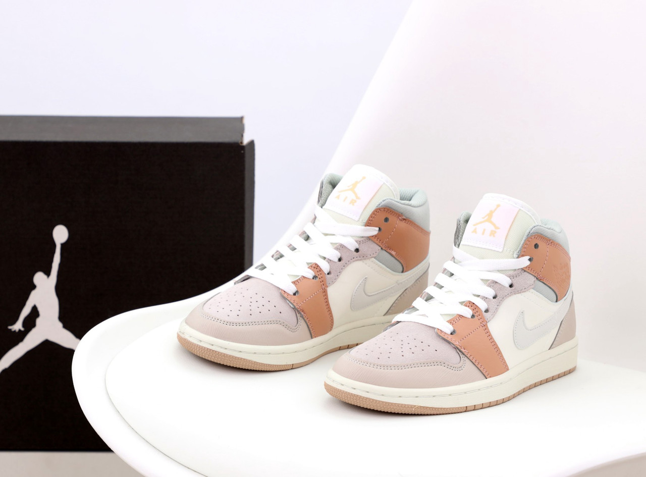 Жіночі кросівки Nike Air Jordan 1