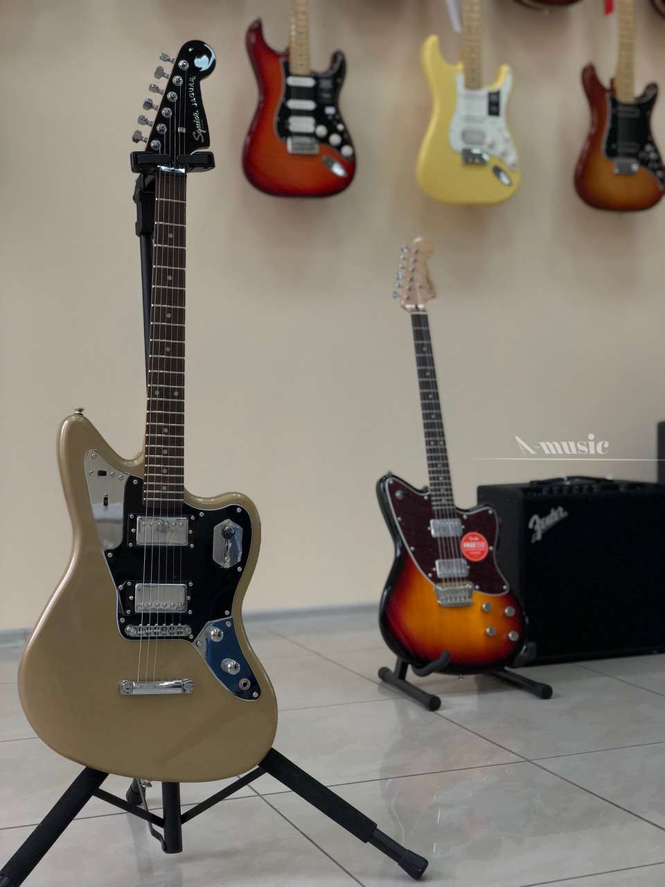 Електрогітара SQUIER BY FENDER CONTEMPORARY JAGUAR HH ST SHORELINE GOLD