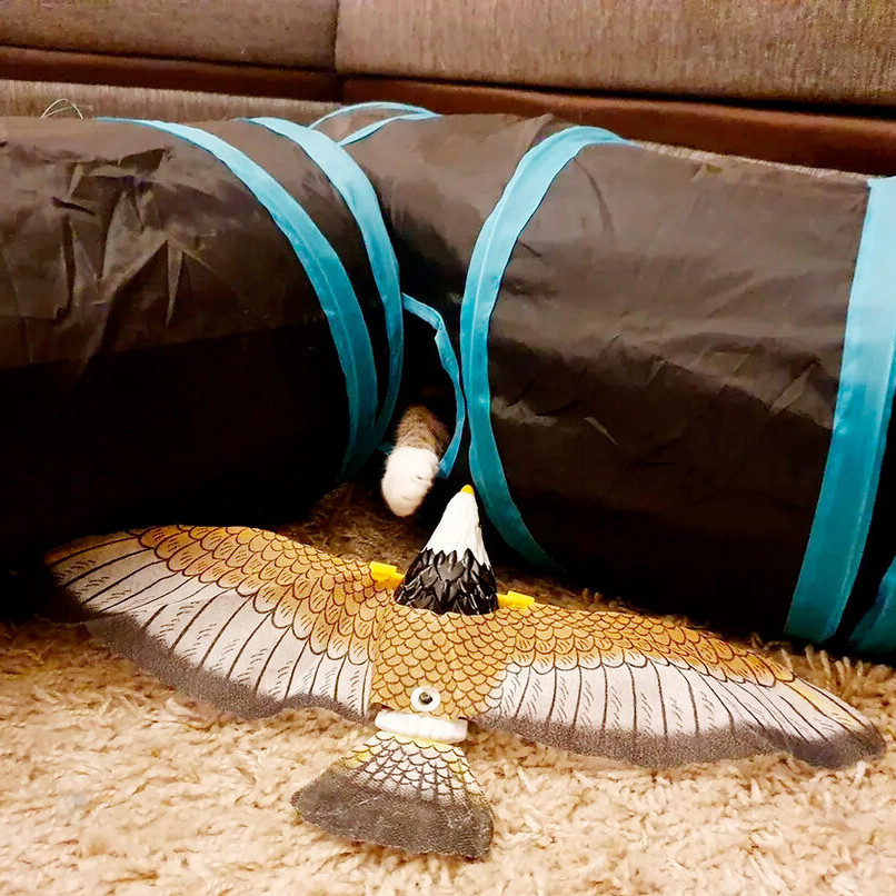Птичка игрушка для кошек, на батарейках. Летающая птица на батарейках. Машет крыльями, как живая! TrixieBird - фото 7 - id-p1575573203