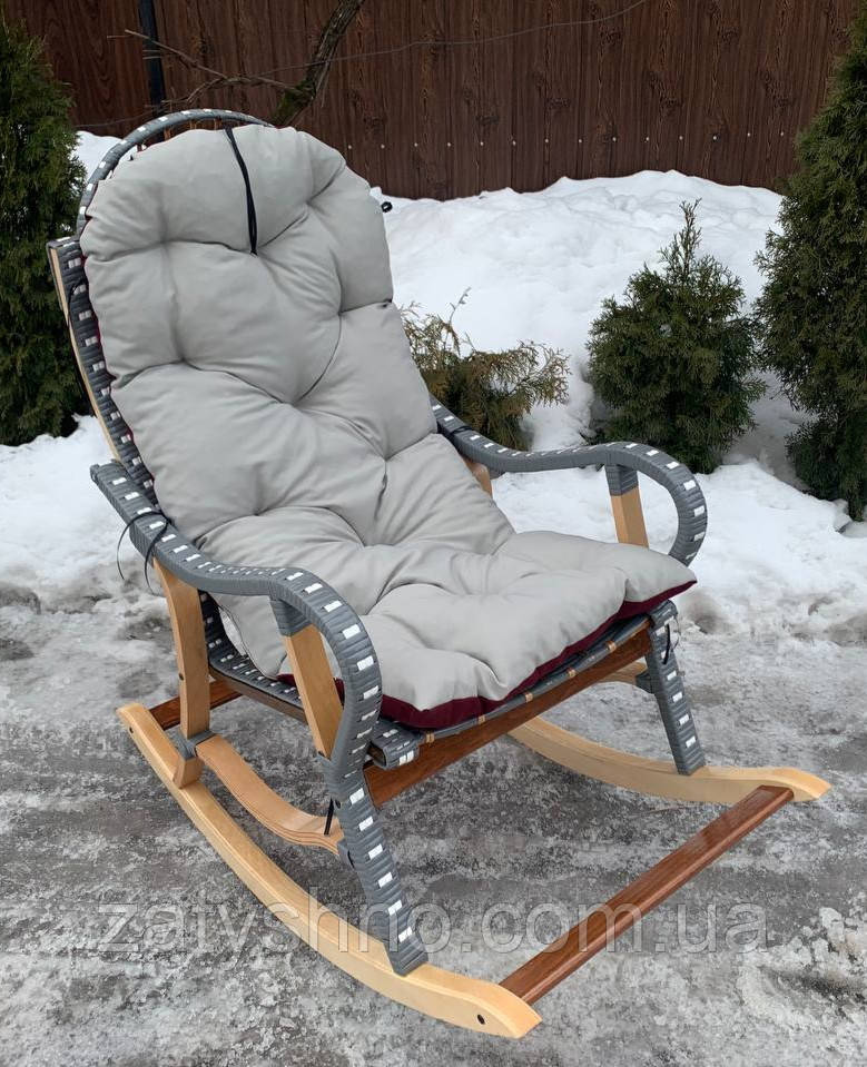 Крісло-гойдалка з накидкою