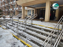 Двойные перила и ограждения для лестниц и ограждение пандуса из нержавеющей стали. г. Харьков, ХОСПИС 4