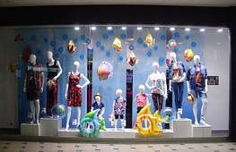 Оформлення вітрини нашими манекенами