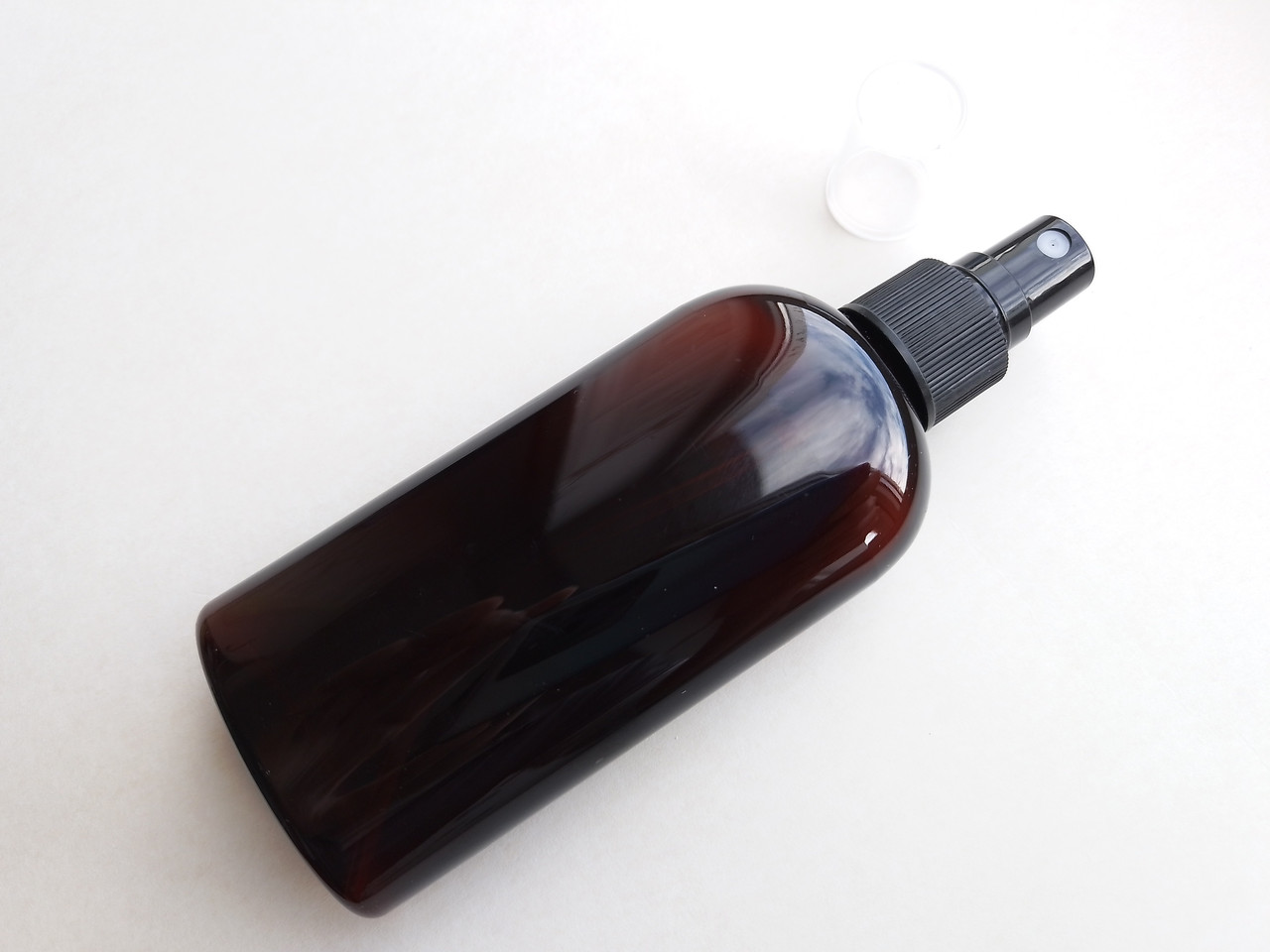 100 - 105 мл Овал коричневий з чорним розпилювачем, спреєм 20/410, флакони ПЕТ, 20мм діаметр горла, пляшка пластикова