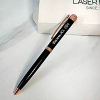 Ручка с гравировкой черная с золотом тонкая, со львом и именем