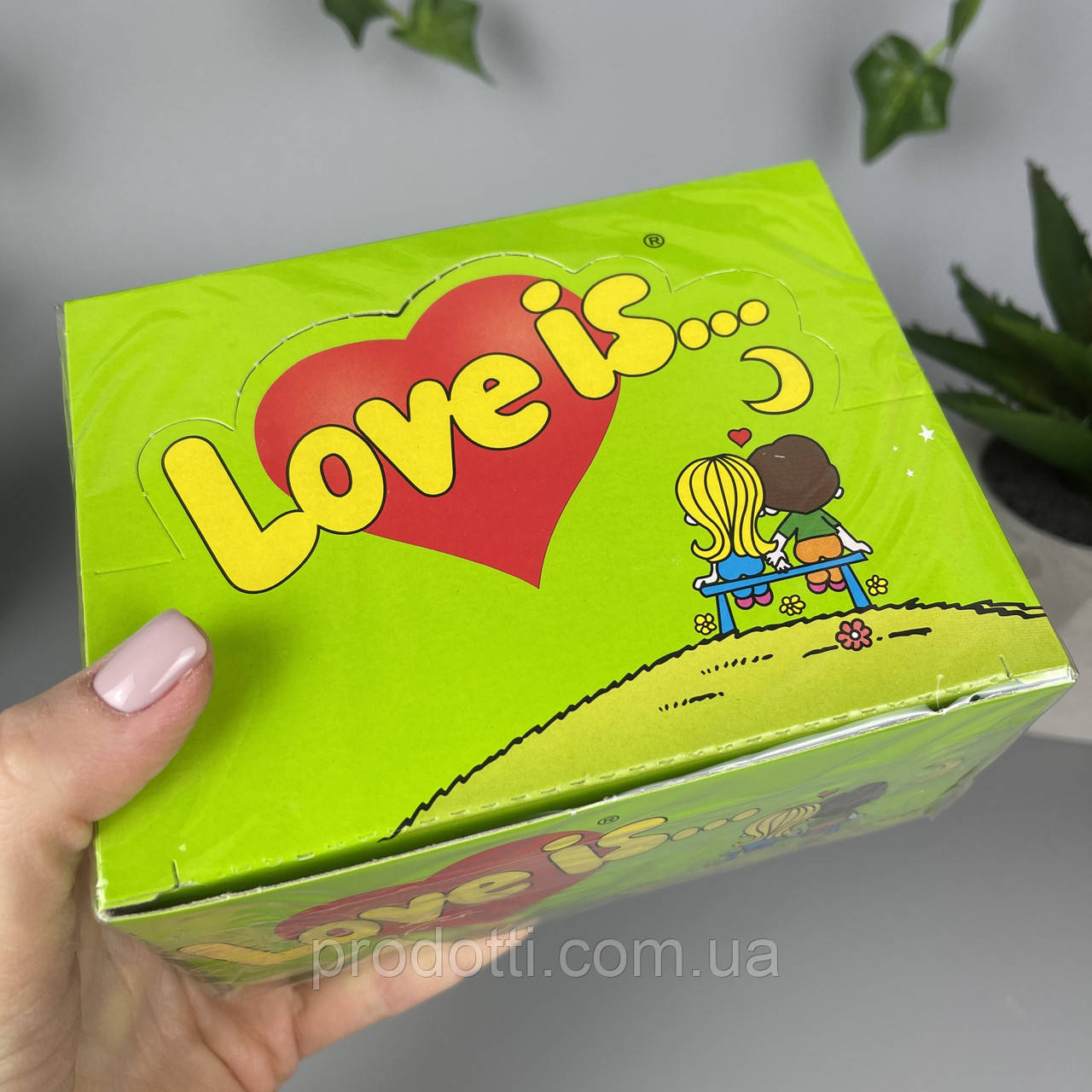 Жуйки Love is з вкладишами про кохання яблуко-лимон 420 г 100 шт