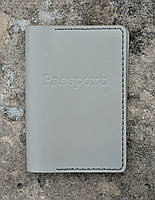 Мужская кожаная обложка на загранпаспорт с карманом для карточек ручной работы серая