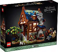 Блоковий конструктор LEGO Середньовічна кузня (21325)