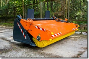 Підметальна машина з ковшом ZS220 або Щітка накладка з ковшом 0,7 куб