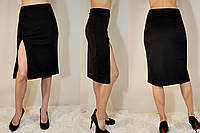 Юбка-карандаш женская трикотажная по колено с разрезом на ноге, однотонная. Черный 38
