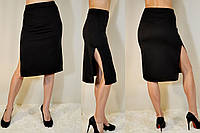 Юбка-карандаш женская трикотажная по колено с разрезом справа по шву, однотонная. Черный 38