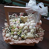 Ящик із солодощами та квітами, фото 2