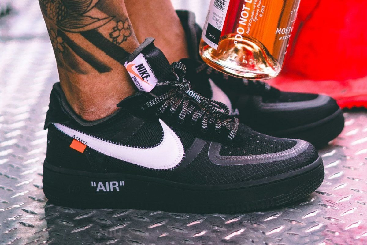 Af1 low black store off white