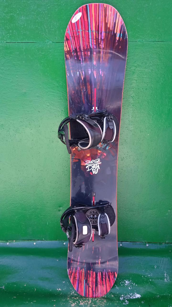 Сноуборд бу Burton Deja Vu Flying V 146 см см + кріплення Burton