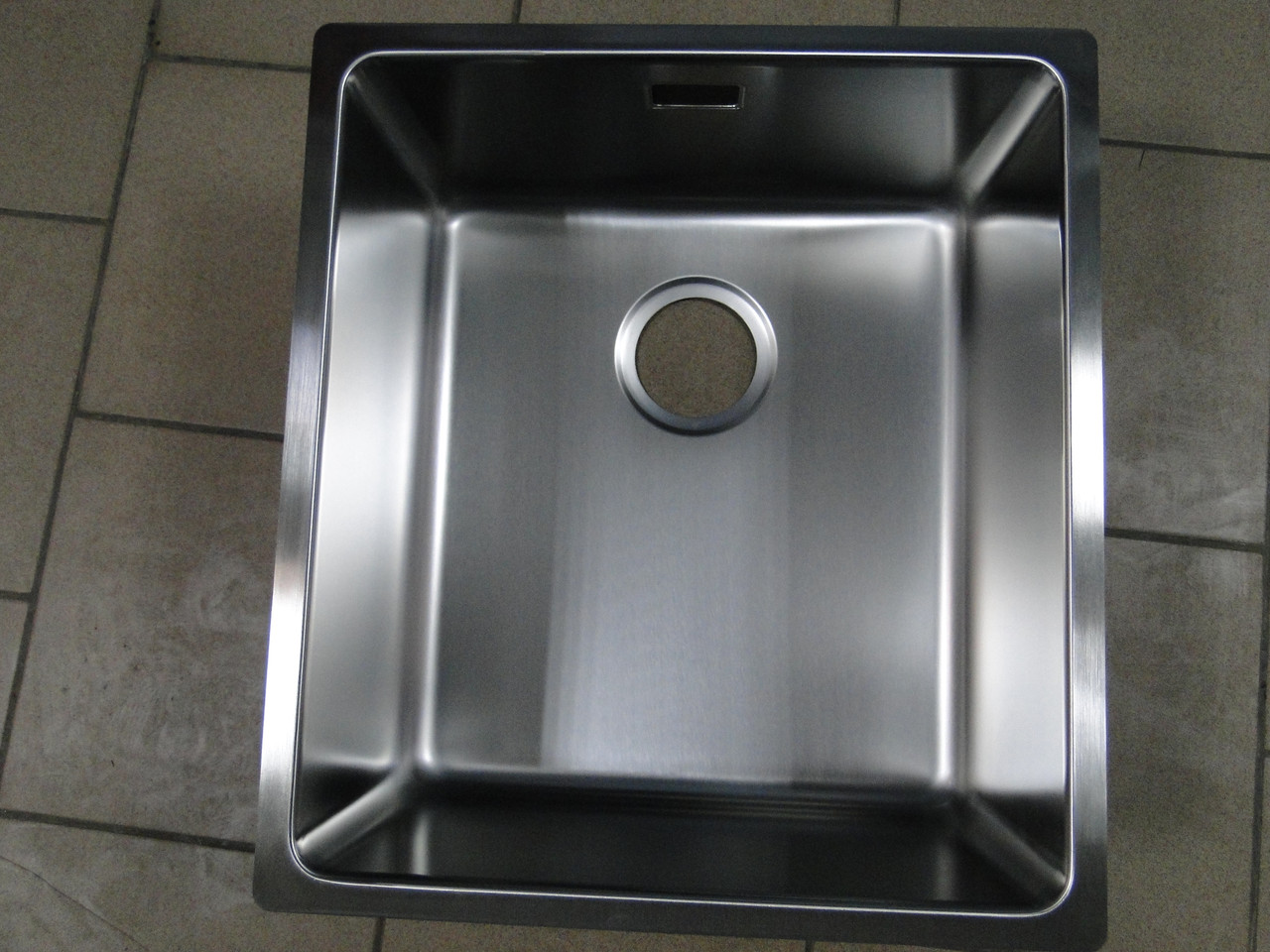 Мийка кухонна (сталь 304) під стільницю Kuchinox 400 x 450 мм