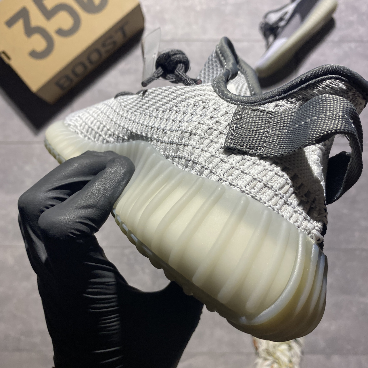 Yeezy boost 350 sales v2 white grey