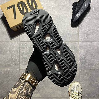 Adidas 700 v2 70 2025