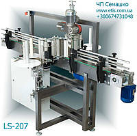 Этикетировочный автомат LS-207 предназначен для нанесения самоклеящейся этикетки и контрэтикетки на боковые поверхности продукта плоской формы со скоростью до 30 м/мин. 