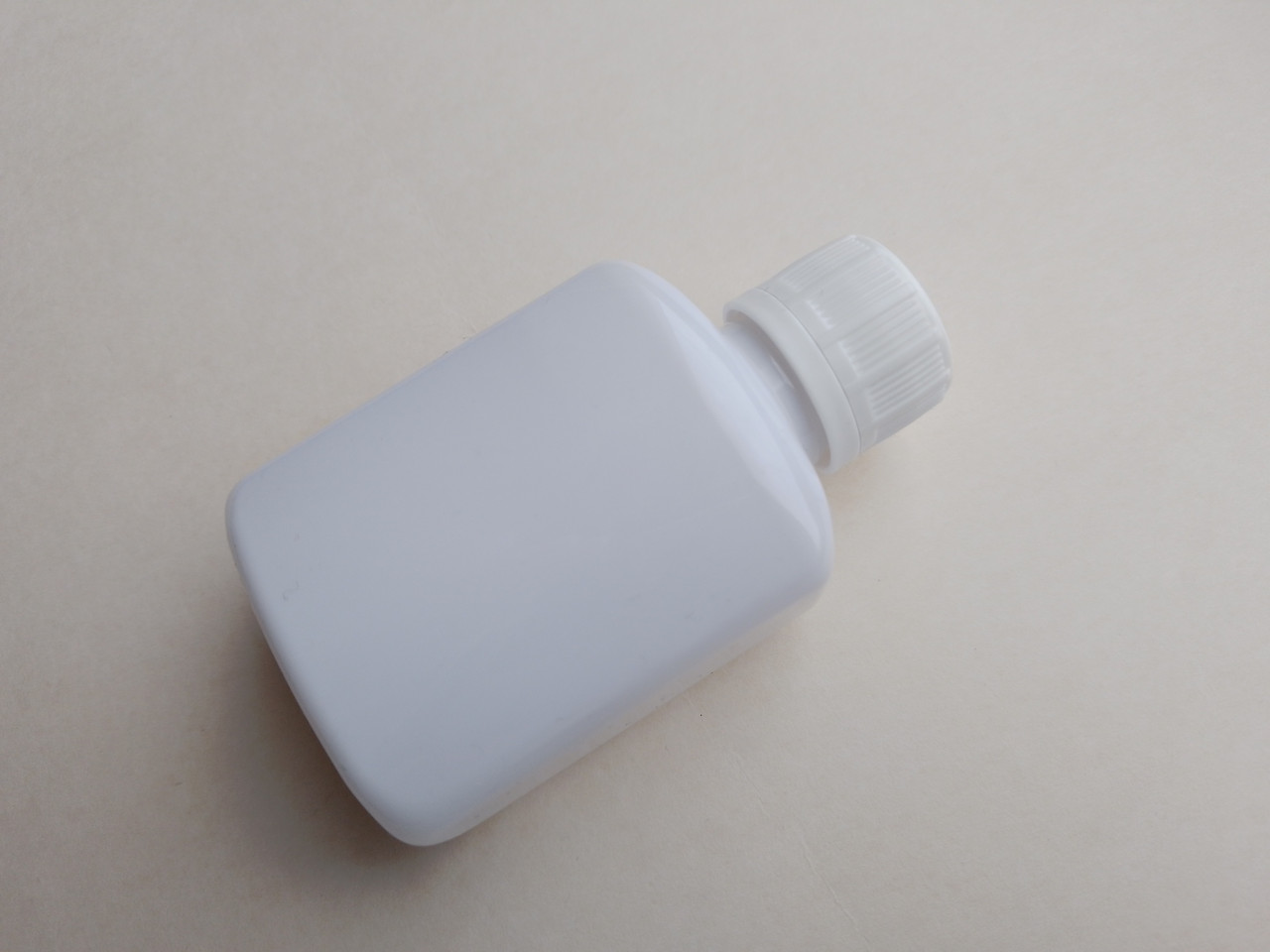 50 мл 20/410 Квадрат білий ПЕТ флакон з кришкою, пробкою, закруткою та контрольним кільцем, пластмасовий
