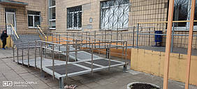 Противотуберкулезный диспансер, Харьков, ул. Ньютона 145. Лестницы, перила и ограждения металлические. Нержавеющее ограждение пандуса. 6