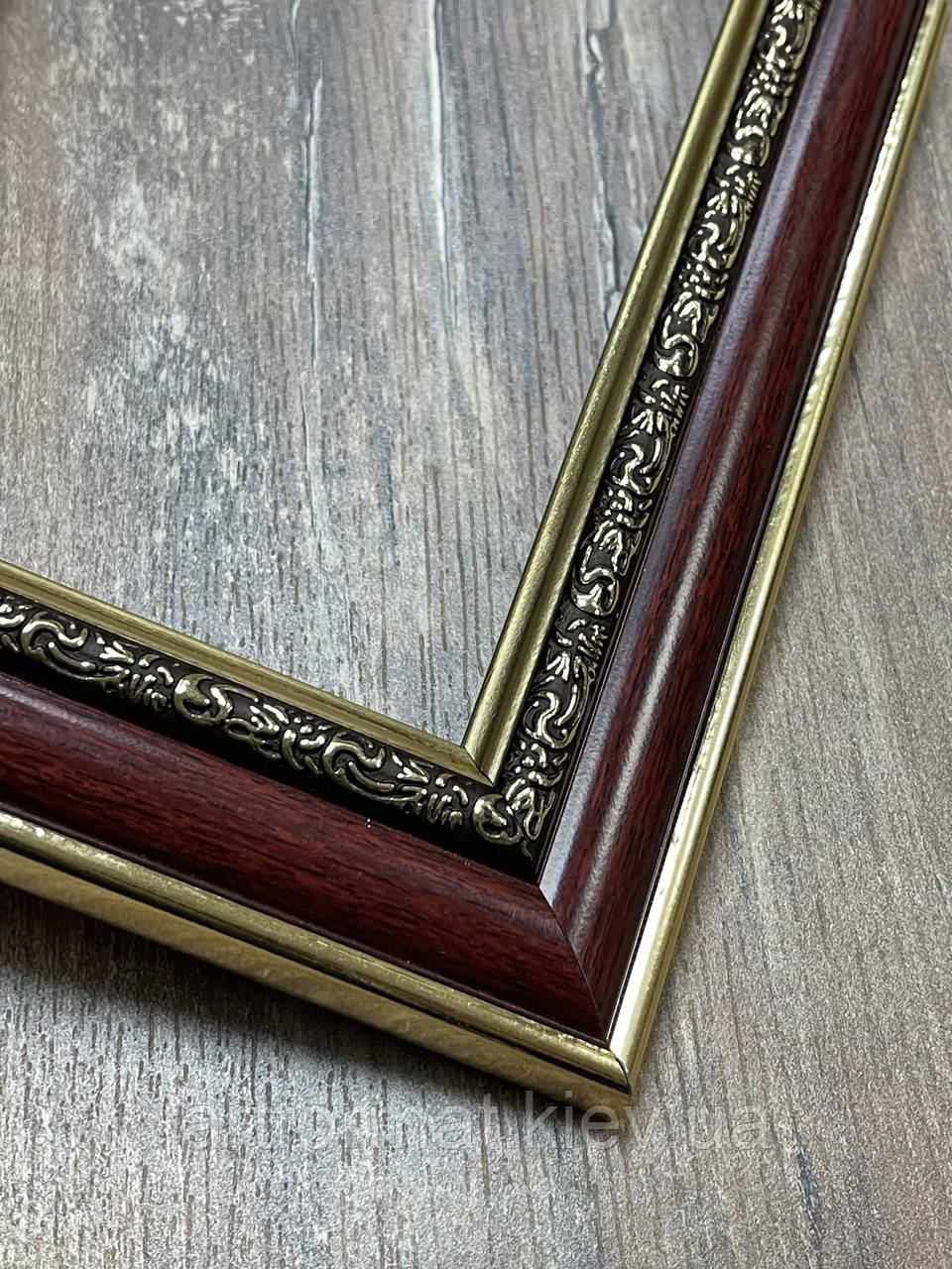 Рамка 50х70 . 33 мм. Червоне дерево із золотим орнаментом., фото 1