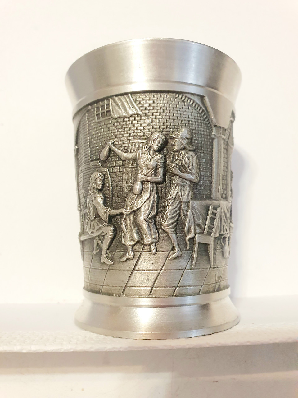 Олов'яний келих Пір, Романтика