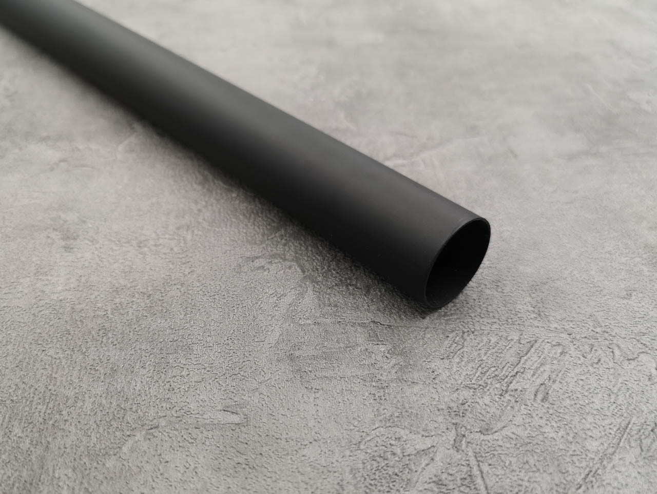 Карниз Quadrum Дуо 400 см одинарный антик/черный матовый модерн 25 мм гладкая (кольца с крючками) - фото 5 - id-p1578771994