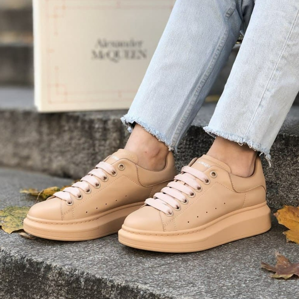 Кросівки жіночі Alexander McQueen Matt Beige шкіряні маквін бежеві матові повсякденні демісезонні, фото 1