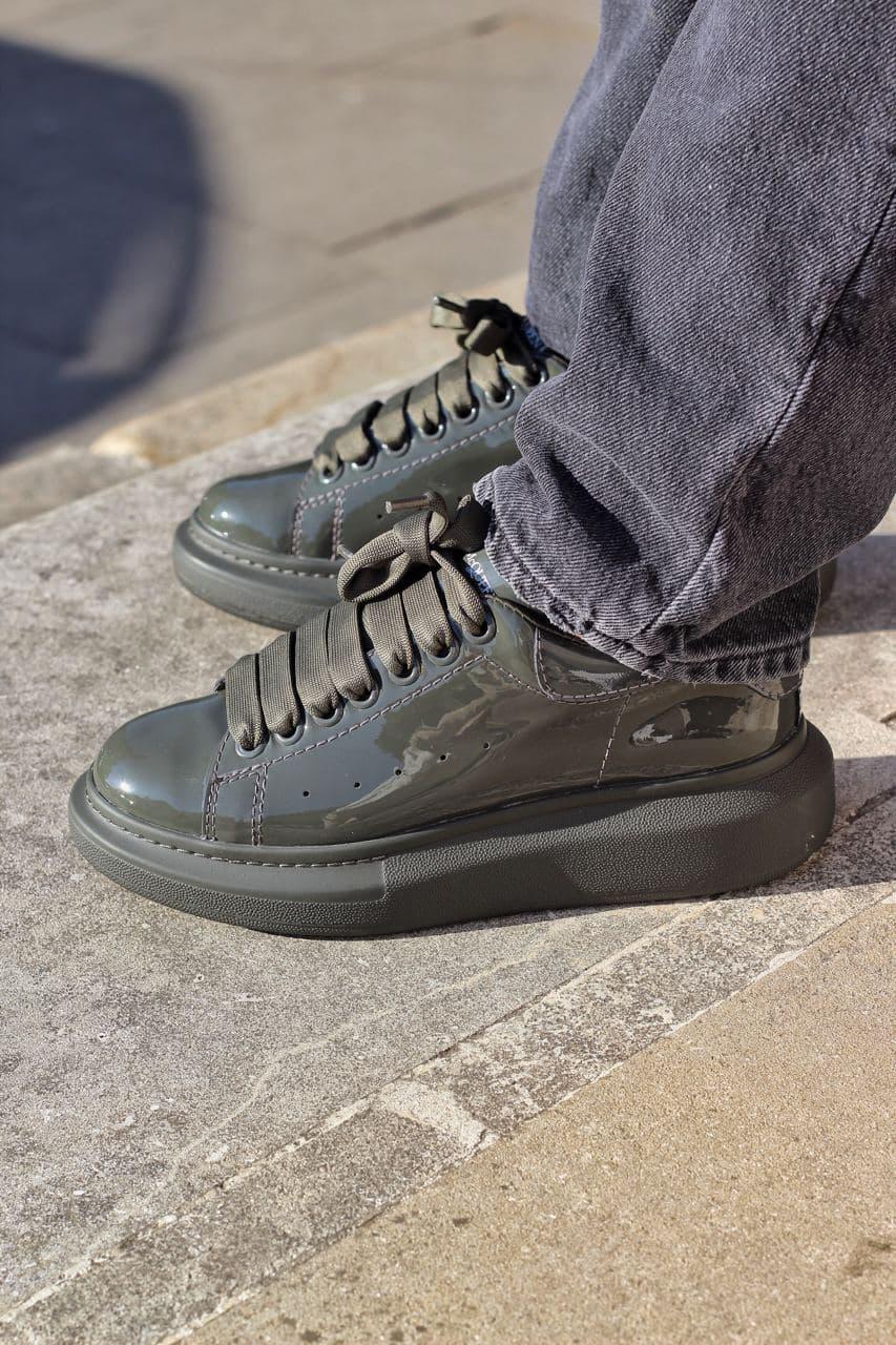 Кросівки жіночі Alexander McQueen Dark Khaki Patent шкіряні маквин хакі лакові повсякденні демісезонні