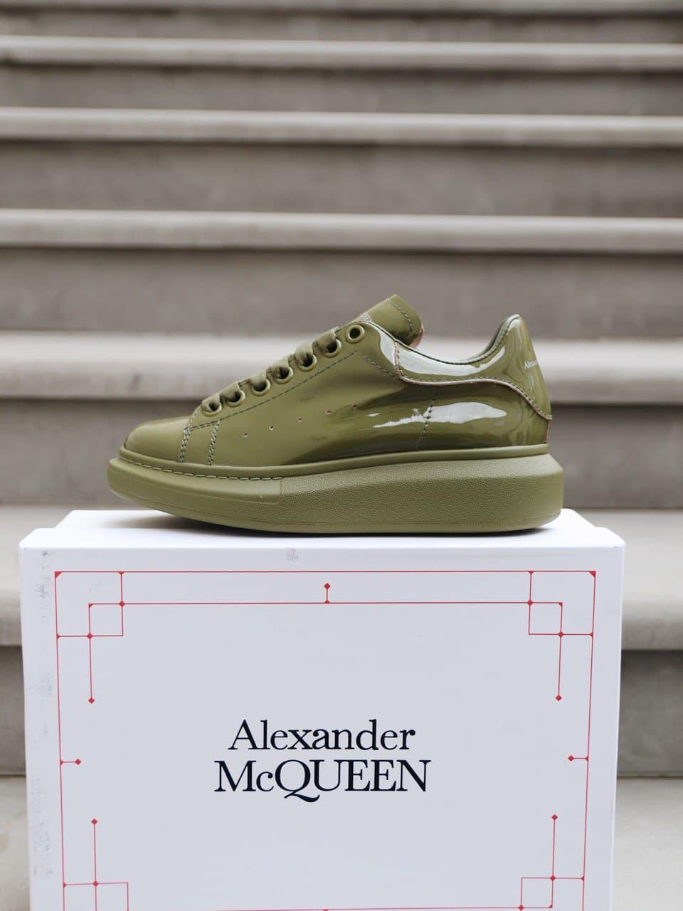 Кросівки жіночі Alexander McQueen Olive Patent шкіряні маквин оливковий лакові повсякденні демісезонні