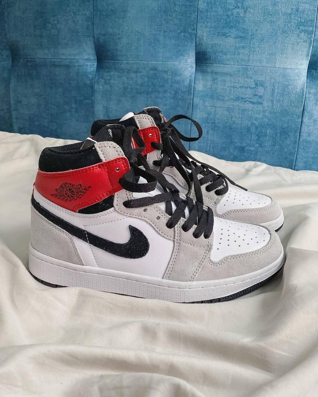 Чоловічі / жіночі кросівки Nike Air Jordan Retro 1 Mid High Light Smoke Grey | Найк Аір Джордан 1 Сірі