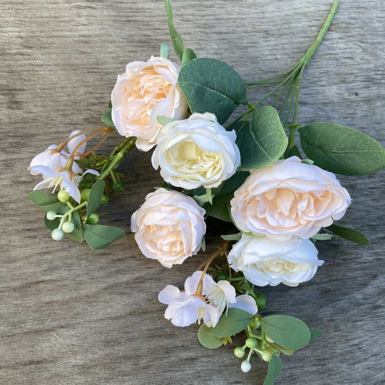 Букет піонів з ягодою 37 см білі з персиковими, фото 1