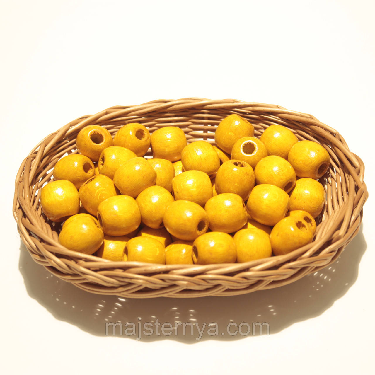 Дерев'яні намистини 20мм, дірка 7мм (50шт в упаковці) бурштинового кольору