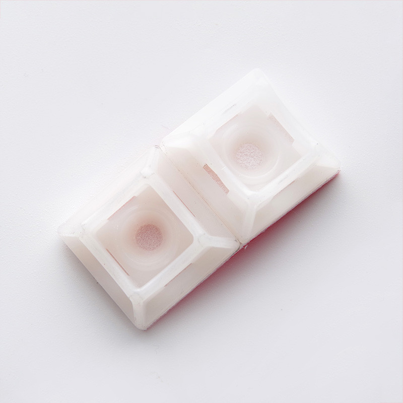 Майданчик універсальна 20х20 самок. з отвором для стяжки шириною до 5мм біла (пач. 50 шт) ARPO, фото 1