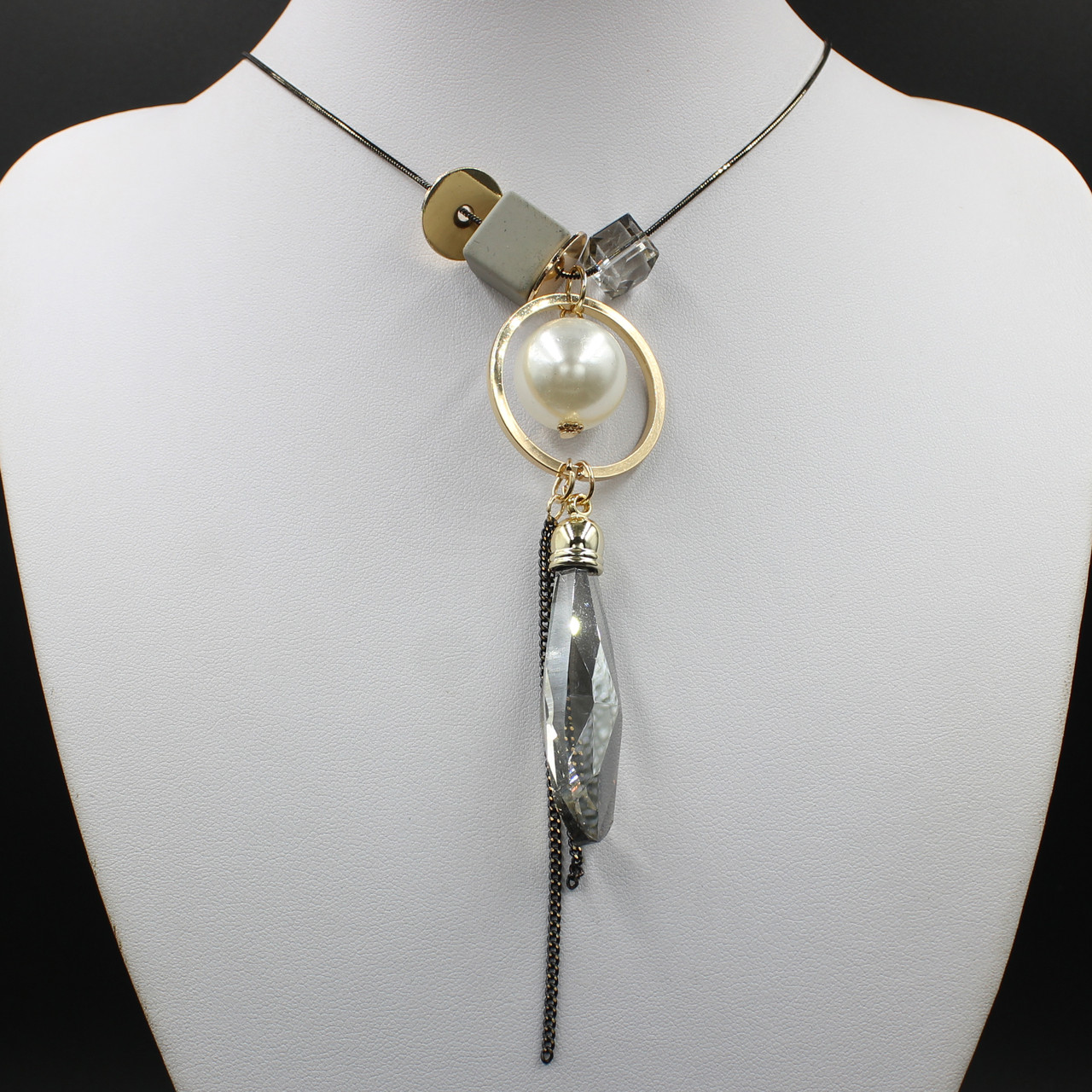 Кольє на металевій золотистій чорній ланцюжку кільце з перлами та великим кристалом довжина 70 см