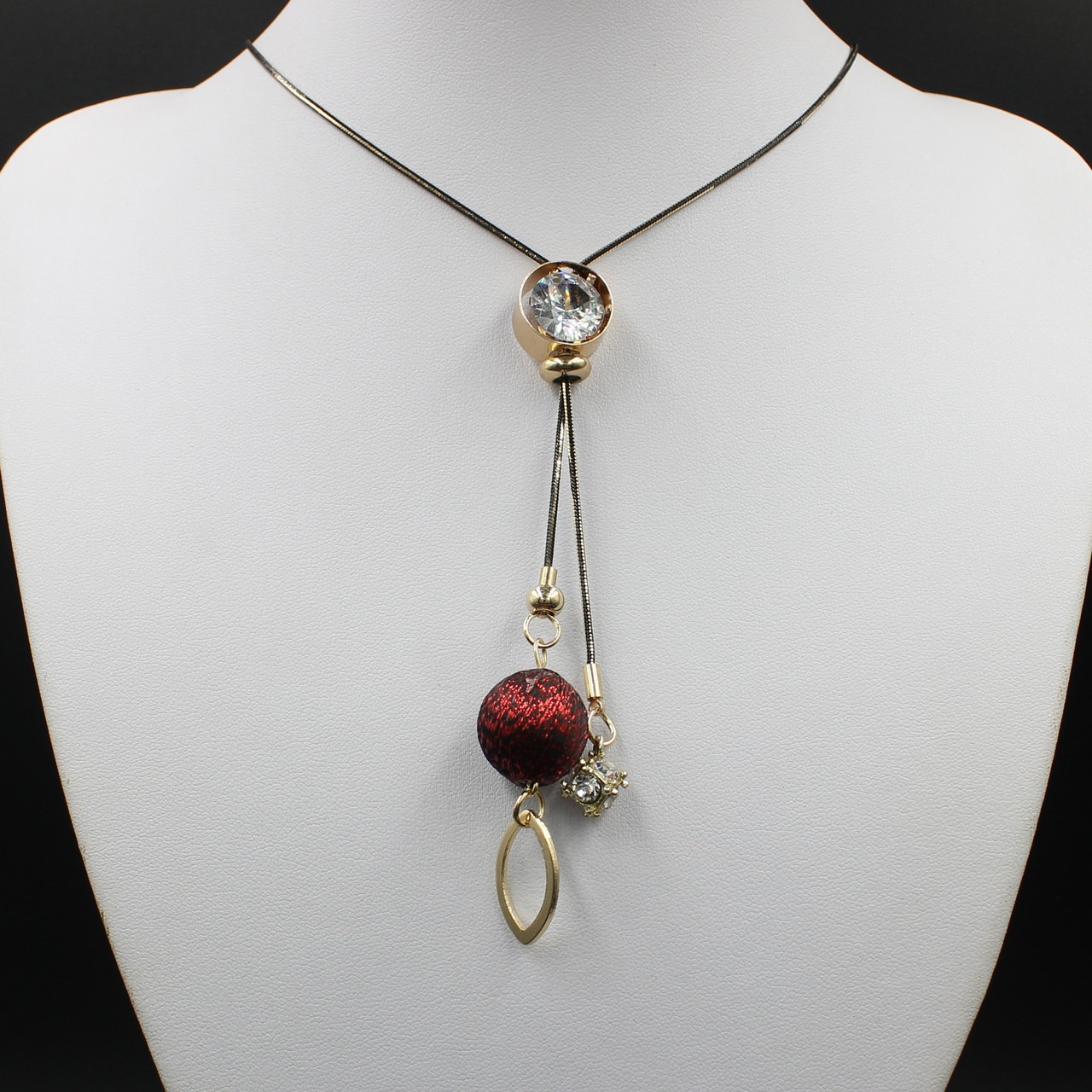 Кольє на металевому золотистому чорному ланцюжку з камінчиком із підвіскою червоної намистинної довжини 70 см
