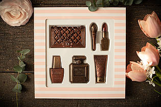 Шоколадна косметика дівчині