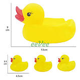 Гумова качка з каченятами для ванни Набір іграшок для купання для малюків Жовтий (59424), фото 4