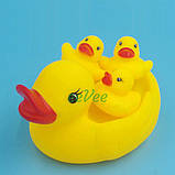 Гумова качка з каченятами для ванни Набір іграшок для купання для малюків Жовтий (59424), фото 5