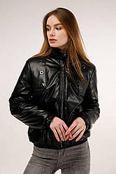Трендова жіноча демісезонна куртка з еко-шкіри