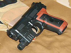 Іграшковий пістолет Beretta 92 з лазером на пластикових кульках